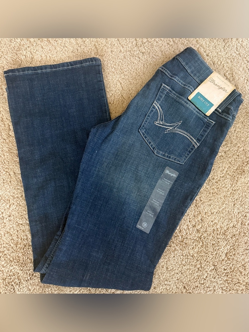 Wrangler Women’s Boot Cut Jeans Dark Wash Size 11/12x32 NWT